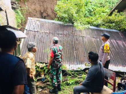 Hujan Lebat Sebabkan Tanah Longsor di Banjar Dinas Jembong, Desa Gobleg.